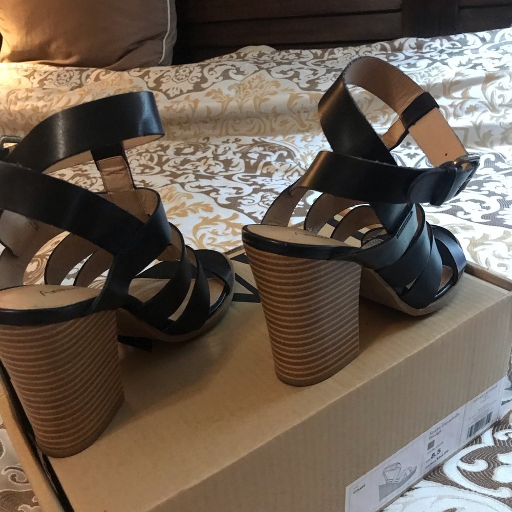 American Eagle sandals size 8.5